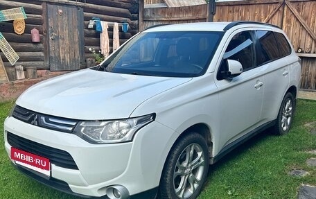 Mitsubishi Outlander III рестайлинг 3, 2012 год, 1 400 000 рублей, 5 фотография