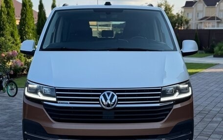 Volkswagen Multivan T6 рестайлинг, 2020 год, 4 990 000 рублей, 2 фотография
