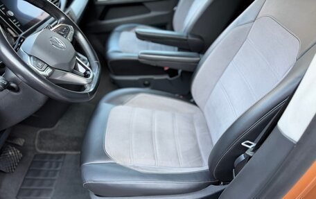 Volkswagen Multivan T6 рестайлинг, 2020 год, 4 990 000 рублей, 12 фотография