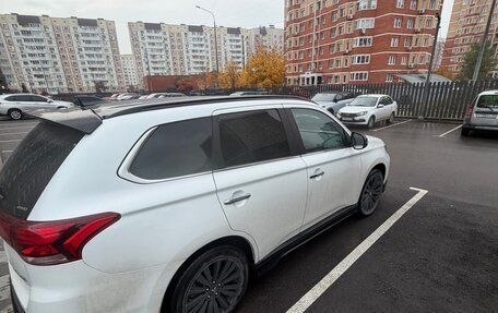 Mitsubishi Outlander III рестайлинг 3, 2022 год, 3 100 000 рублей, 4 фотография