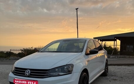 Volkswagen Polo VI (EU Market), 2017 год, 899 000 рублей, 2 фотография