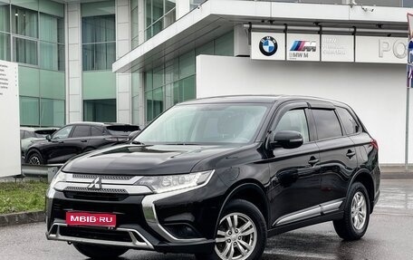 Mitsubishi Outlander III рестайлинг 3, 2019 год, 2 277 000 рублей, 1 фотография