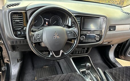 Mitsubishi Outlander III рестайлинг 3, 2018 год, 2 100 000 рублей, 2 фотография