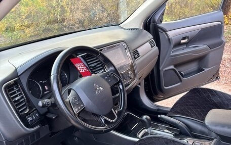 Mitsubishi Outlander III рестайлинг 3, 2018 год, 2 100 000 рублей, 5 фотография
