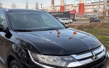 Mitsubishi Outlander III рестайлинг 3, 2018 год, 2 100 000 рублей, 14 фотография