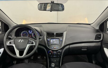 Hyundai Solaris II рестайлинг, 2015 год, 939 000 рублей, 18 фотография