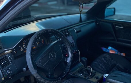 Mercedes-Benz E-Класс, 1996 год, 260 000 рублей, 7 фотография