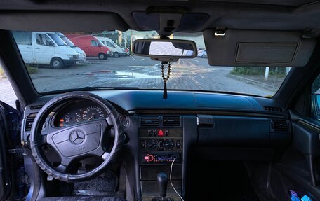 Mercedes-Benz E-Класс, 1996 год, 260 000 рублей, 9 фотография