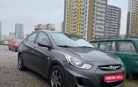 Hyundai Solaris II рестайлинг, 2011 год, 420 000 рублей, 3 фотография