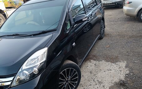 Toyota ISis I, 2011 год, 1 400 000 рублей, 4 фотография