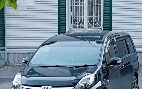 Toyota ISis I, 2011 год, 1 400 000 рублей, 1 фотография
