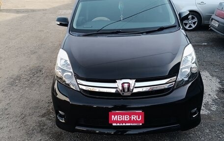 Toyota ISis I, 2011 год, 1 400 000 рублей, 2 фотография