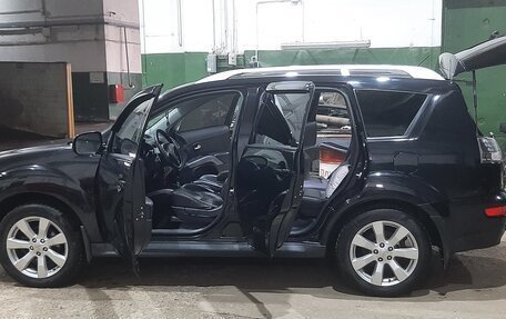 Mitsubishi Outlander III рестайлинг 3, 2010 год, 1 150 000 рублей, 3 фотография