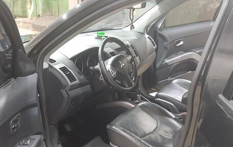 Mitsubishi Outlander III рестайлинг 3, 2010 год, 1 150 000 рублей, 4 фотография