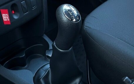 Renault Logan II, 2019 год, 947 800 рублей, 14 фотография