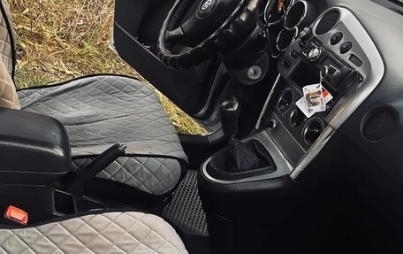Toyota Matrix, 2004 год, 710 000 рублей, 6 фотография