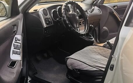 Toyota Matrix, 2004 год, 710 000 рублей, 10 фотография