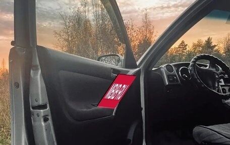 Toyota Matrix, 2004 год, 710 000 рублей, 15 фотография