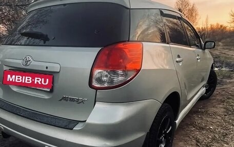 Toyota Matrix, 2004 год, 710 000 рублей, 8 фотография