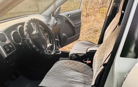 Toyota Matrix, 2004 год, 710 000 рублей, 20 фотография