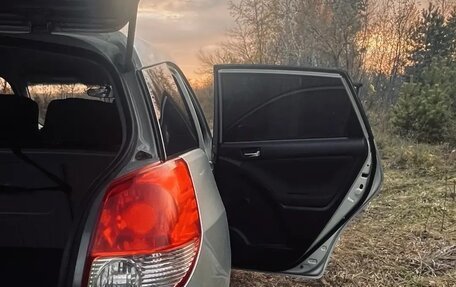 Toyota Matrix, 2004 год, 710 000 рублей, 26 фотография