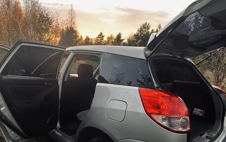 Toyota Matrix, 2004 год, 710 000 рублей, 25 фотография