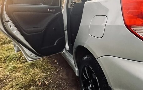 Toyota Matrix, 2004 год, 710 000 рублей, 30 фотография