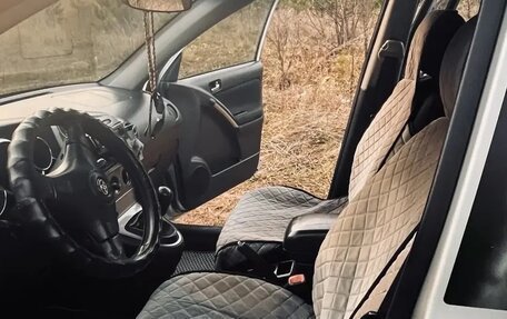 Toyota Matrix, 2004 год, 710 000 рублей, 34 фотография