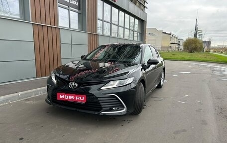 Toyota Camry, 2021 год, 2 350 000 рублей, 1 фотография