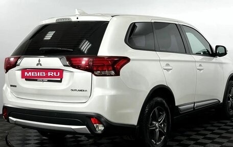 Mitsubishi Outlander III рестайлинг 3, 2018 год, 1 800 000 рублей, 6 фотография