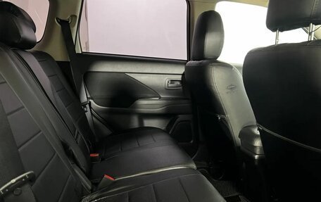 Mitsubishi Outlander III рестайлинг 3, 2018 год, 1 800 000 рублей, 12 фотография