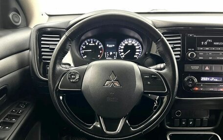 Mitsubishi Outlander III рестайлинг 3, 2018 год, 1 800 000 рублей, 17 фотография