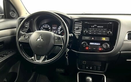 Mitsubishi Outlander III рестайлинг 3, 2018 год, 1 800 000 рублей, 16 фотография