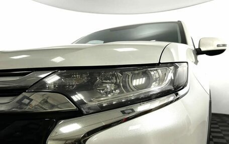 Mitsubishi Outlander III рестайлинг 3, 2018 год, 1 800 000 рублей, 19 фотография