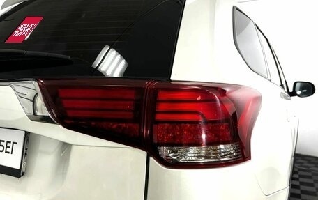 Mitsubishi Outlander III рестайлинг 3, 2018 год, 1 800 000 рублей, 20 фотография