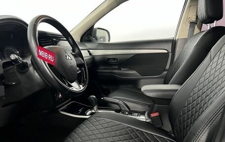 Mitsubishi Outlander III рестайлинг 3, 2018 год, 1 800 000 рублей, 10 фотография