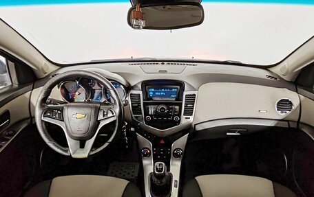 Chevrolet Cruze II, 2011 год, 570 000 рублей, 10 фотография