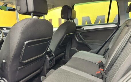 Volkswagen Tiguan II, 2018 год, 2 499 000 рублей, 17 фотография