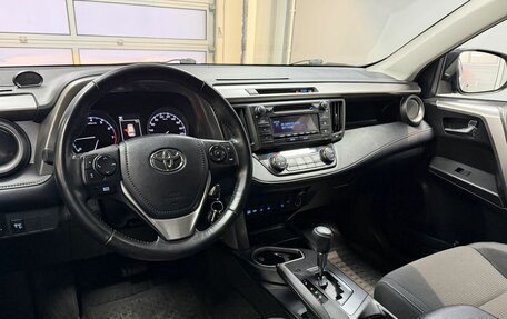 Toyota RAV4, 2018 год, 2 430 000 рублей, 9 фотография