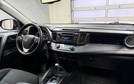Toyota RAV4, 2018 год, 2 430 000 рублей, 16 фотография