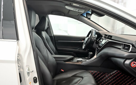 Toyota Camry, 2019 год, 3 250 000 рублей, 10 фотография