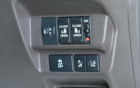 Honda Freed II, 2016 год, 1 699 000 рублей, 10 фотография
