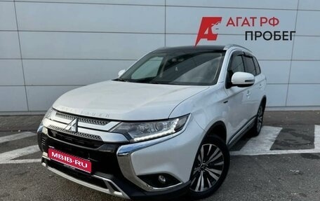 Mitsubishi Outlander III рестайлинг 3, 2020 год, 2 150 000 рублей, 1 фотография