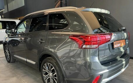 Mitsubishi Outlander III рестайлинг 3, 2016 год, 2 199 000 рублей, 4 фотография