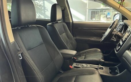 Mitsubishi Outlander III рестайлинг 3, 2016 год, 2 199 000 рублей, 9 фотография