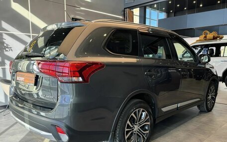 Mitsubishi Outlander III рестайлинг 3, 2016 год, 2 199 000 рублей, 6 фотография