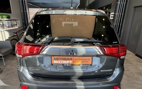 Mitsubishi Outlander III рестайлинг 3, 2016 год, 2 199 000 рублей, 5 фотография