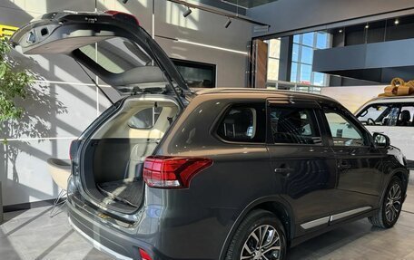 Mitsubishi Outlander III рестайлинг 3, 2016 год, 2 199 000 рублей, 7 фотография
