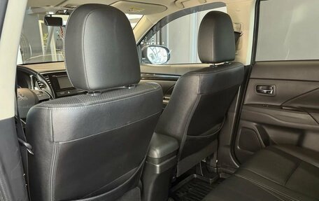 Mitsubishi Outlander III рестайлинг 3, 2016 год, 2 199 000 рублей, 12 фотография