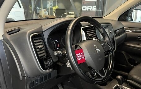 Mitsubishi Outlander III рестайлинг 3, 2016 год, 2 199 000 рублей, 8 фотография